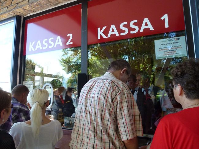 ヴォルフガング到着。<br />シャーフベルク鉄道のチケット予約。