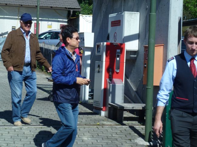 蒸気機関車じゃなくてディーゼルみたいやね