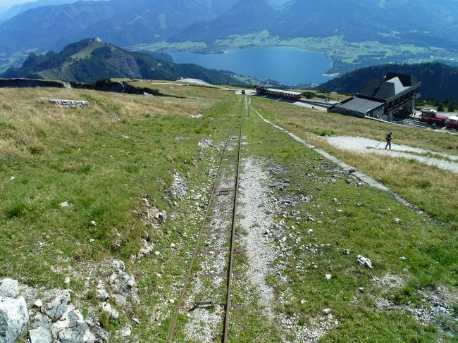 あれ？？<br />もしかしてと思ったらこれはどうやら電車からホテルへ運ぶリフトみたい。<br /><br />苦労してスーツケース持ってあがったのに。。。<br />ゆって欲しかったわ〜。