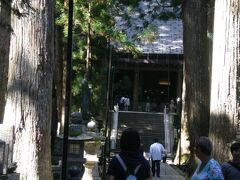 ◆ｐｍ１５：００

この御廟橋を渡ると、燈籠堂・御廟があります。

＊御廟周辺は、撮影禁止なので写真はありません。

お詣りをさせていただき、燈籠堂など見学すること５０分ほど。