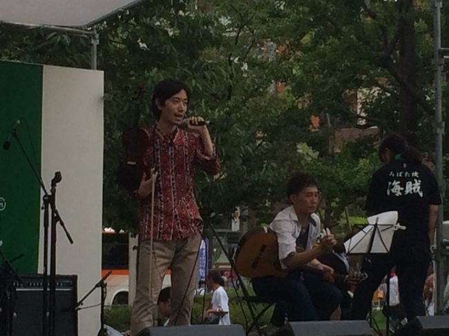 <br />　８月１６日には、墨田区でジャズフェステイバルがあちこちであり<br /><br />　錦糸町の公園で、聞いたバイオリンのtsumjiさん。とても素敵でした<br /><br />　