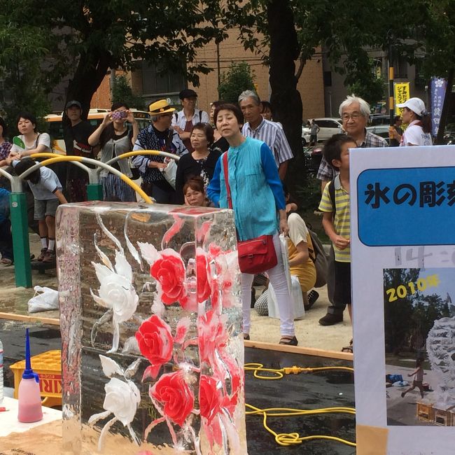 <br />　こちらでは、裏から色を入れて、真っ赤なバラです。