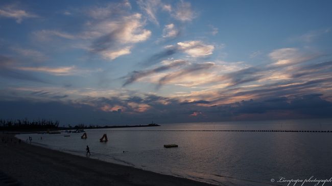  時間が経つのが早い。<br />あっという間に夕暮れ時。<br />今日の夕食はホテルにて。