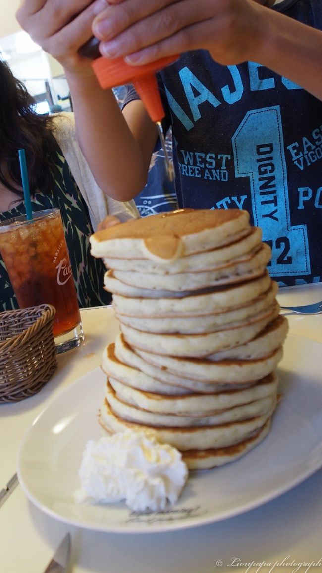 パンケーキタワー<br />少し小さめサイズのパンケーキが１６枚。<br />さすがに食べれませんでした。残りはお持ち帰りでおやつに。<br />美味しかった。