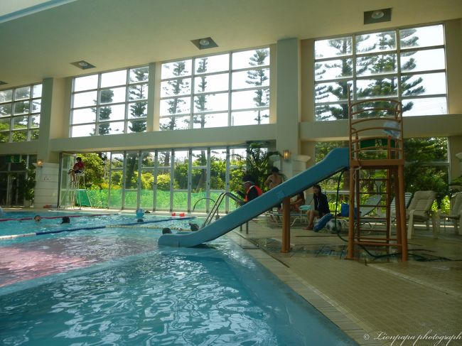 ホテルに帰って、<br />子供たちはプールに行きたい！と。<br />それじゃ行きましょう。