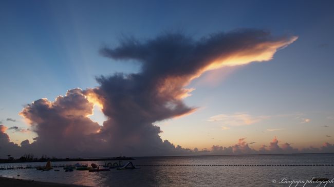 今日の夕日です。<br />夕食はホテルで焼き肉。<br />酔っぱらっていい写真ありません。反省。<br />すぐに就寝しました。