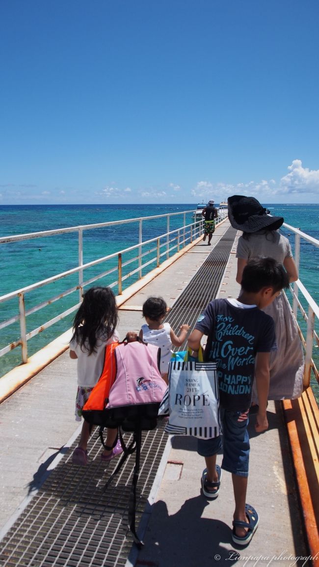 お昼は焼きそばとノンアルコールビールをいただき、<br />すぐに帰る船の時間。<br />空港直行なので、洋服に着替えます。<br />シャワールームもあるしバスタオルも借りれたと思います。<br />でも、水着のままの方が便利です。<br /><br />楽しい時間はすぐ。
