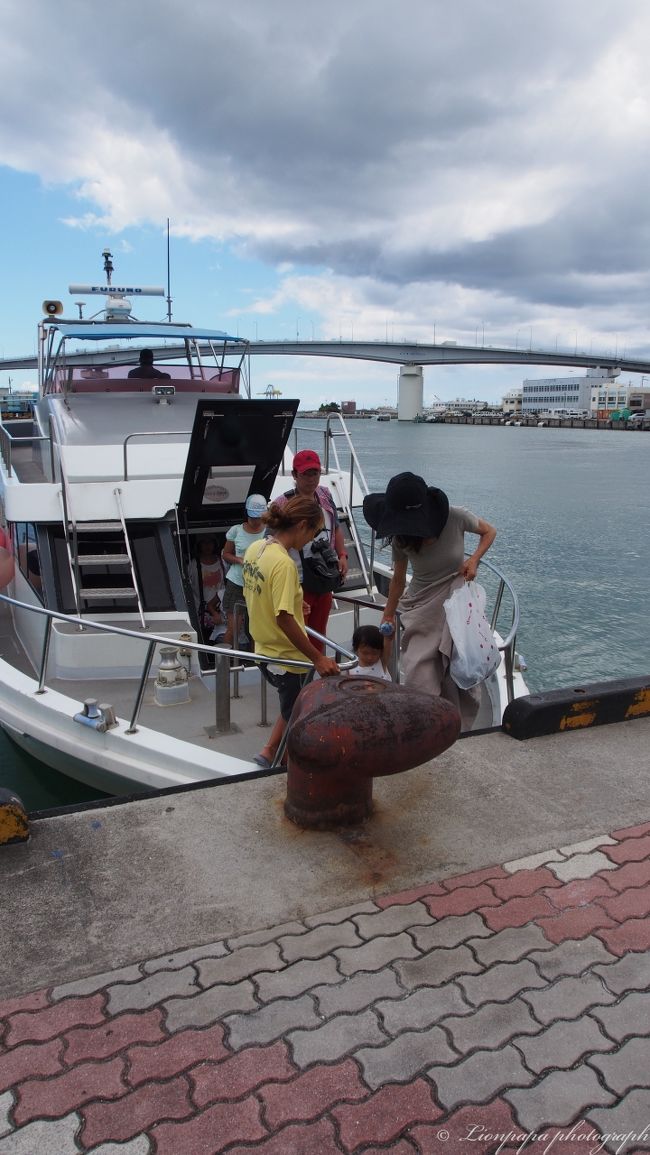 船を降りたら、レンタカーで空港へ。<br />ちなみに駐車場までちょっと距離があります。<br />大人の足で、歩いて５〜１０分位。<br />行きと帰り時間にゆとりを持たせた方がいいですね。