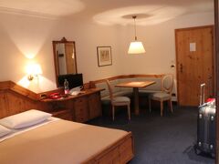 Hotel zum Wolf
3泊 348ユーロ
部屋には2か所ソファがあって広々。居心地のいい宿でした。