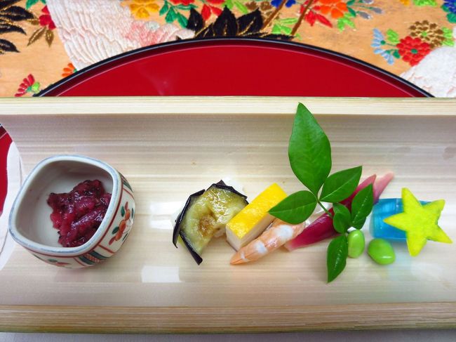 新幹線で新大阪から浜松ヘ。一旦、自宅へ向かい、Tさんご家族とうちの家族をあわせてから、聴濤館に移動しました。<br /><br />七夕も近いということで、お星様。そしてお祝いの席ということで、お料理も彩りが良かったです。