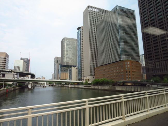 バスでホテルに移動〜