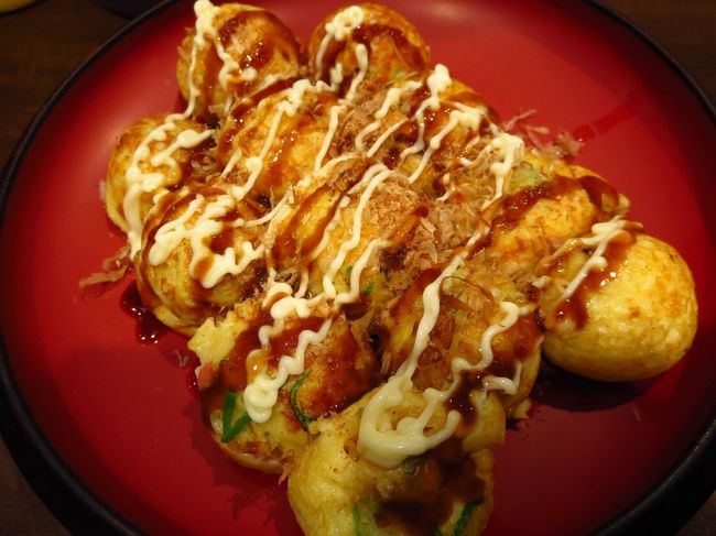 荷物を置いて、再びシャトルバスに乗って、大阪駅に移動〜<br /><br />たこ焼き屋さん見つけたので、たこ焼き二人で食べました！