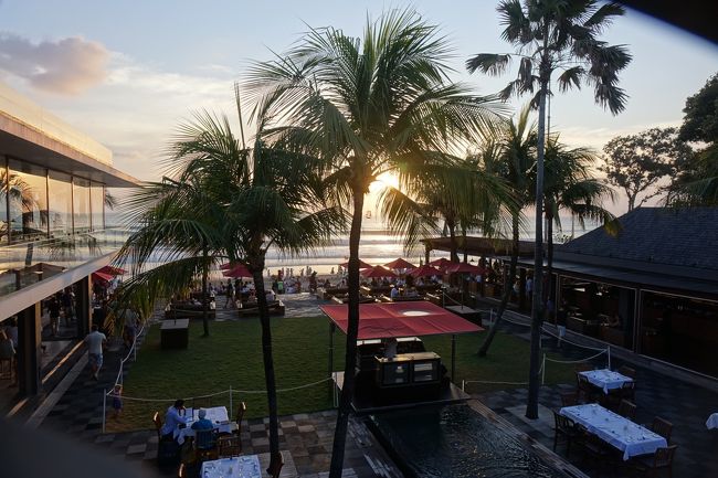 友人に招待いただきました、ビーチクラブ「ＫＵＤＥＴＡ」。<br />スミニャックでは老舗。<br />最高のサンセットが見られるとのこと。<br />ワクワク。