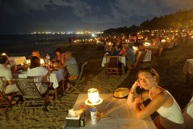 【二人分のセット】二人分で１８．５Ｋ位（う〜〜〜ん、良心的！）<br />●スープ<br />●野菜サラダ<br />●サテーのアソート<br />●お魚グリル（イカン・パカール）<br />●白ご飯<br />●デザート