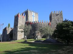ギマランイス城
１０世紀に建てられた７つの塔を持つ城。