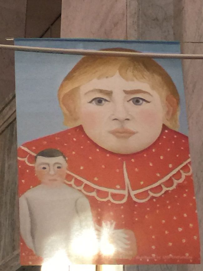 『人形を抱く子供』<br /><br />アンリ・ルソー<br />1904-05年頃　<br />オランジュリー美術館所蔵<br /><br />ルソーって50歳を超えてから<br />画家に専念したそうです。<br />私もこれから頑張るかっ？！ ^^