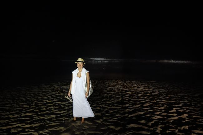 食事の後の夜の海。<br />ちょっと散歩して帰る。