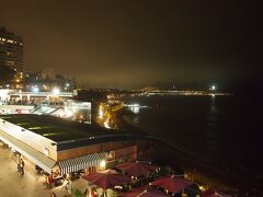 リマの夜は高級住宅街のミラフローレス区にあるショッピングモール「ラルコ・マール」へ