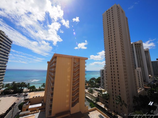 ラナイから見た風景２<br />ビーチサイドです。<br />早く到着していた同僚は角部屋でなく、シティービューだったそうです。<br />ダイヤモンドヘッドとビーチサイド見れるのでラッキーです。