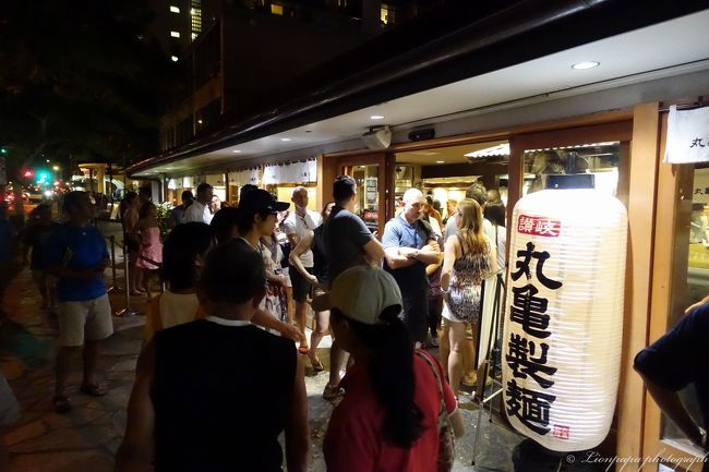 ちなみに、これは丸亀製麺の行列です。<br />すごい人気でちょっとびっくり。<br />家の近所にもあるけど、味違うのかな？<br />アメリカ人が麺を打っていたので、ちょっと不思議でした。<br />