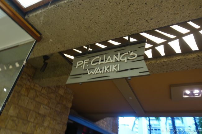 仕事が終わって、夜は上司と<br />ロイヤルハワイアンセンターの中にある<br />PFチャンズ ワイキキ　中華料理に行きました。<br />