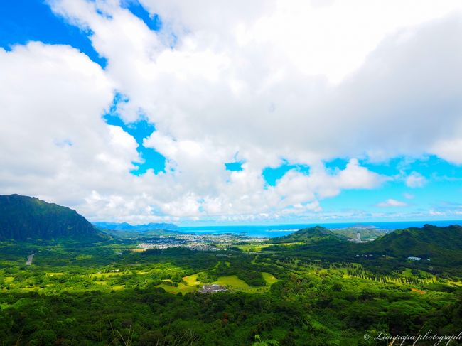 ヌアヌパリ展望台 Nuuanu Pali Lookout<br />強風の名所らしい。<br />絶景です。