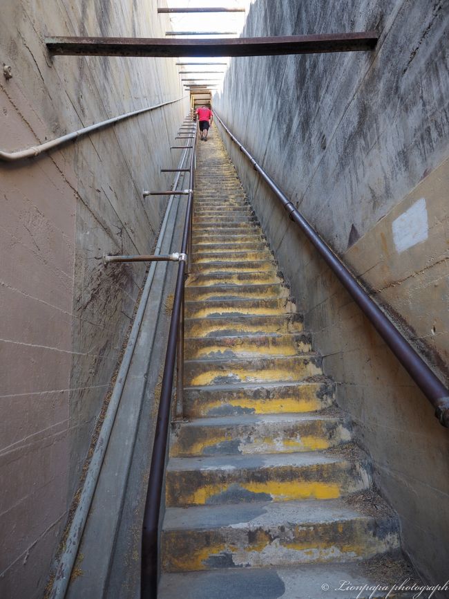 とても急な階段。<br />かなり汗だくになりました。