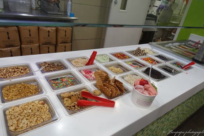 そして最後にトッピング。<br />どれだけでもOK.<br />最後に重さを量ってお会計。