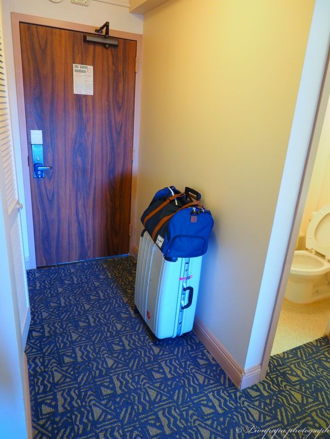 帰国日。<br />荷物をドアの横に置いておきます。<br />空港まで運んでくれるそうです。<br />最後までらくちんな旅でした。