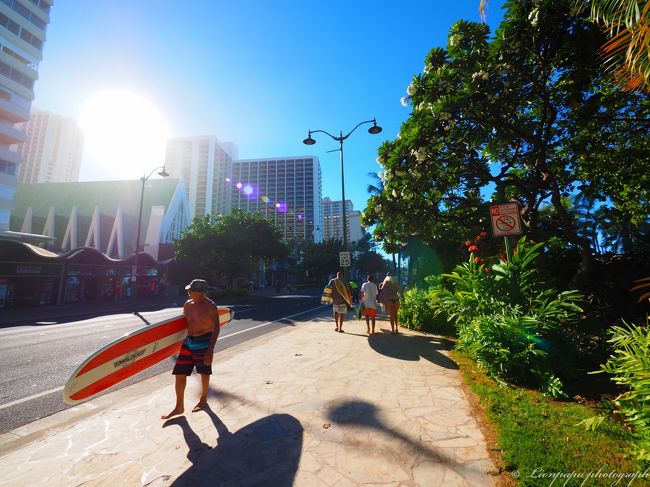 最後の朝の散歩<br />この日は日曜日で、風が強くサファーたくさんいました。