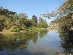 上杉神社は米沢城址の中心的存在。境内の周りはお堀に囲まれています。