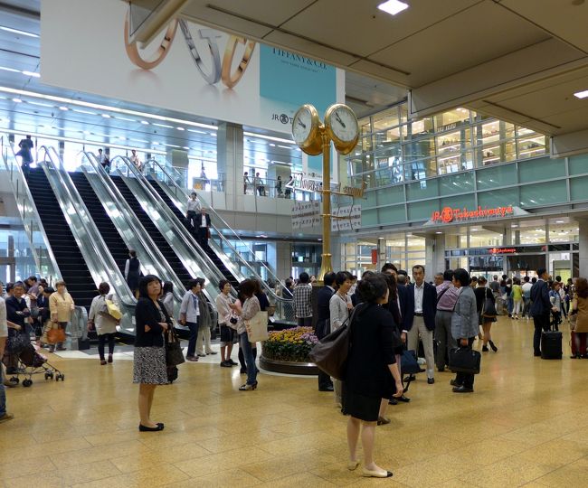 ジェイアール名古屋タカシマヤ　<br /><br />開店前から沢山の人が並んでいます