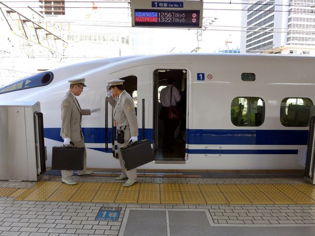新大阪からやって来たこだまは名古屋で乗務員の交代です