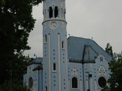翌朝、雨が止んでいたので、朝食前にどうしても見たかった青の教会(聖アルジュベタ教会)へ。
全体が水色でとてもかわいい建物でした。

