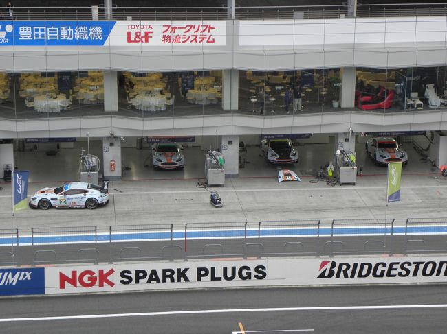 ４台並ぶ、ＧＴカー・クラスのアストンマーチン。