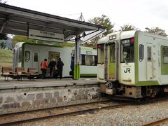 この列車の終点、戸狩野沢温泉駅に到着しました。

思いがけず、列車事故の訓練風景が見られて、おもしろかったです。
次回は、信州蕎麦で有名な戸隠の神社と、すばらしい紅葉の「鏡池」を訪れます。
