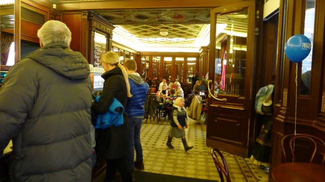 常に人で賑わっていたけど、店内の雰囲気もイイ感じだった。