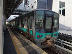 まずは北陸本線で敦賀駅へ。
普段なら、ここから湖西線で大阪目指しますが、今日は小浜線で行きます。

小さい頃、1回だけこれで小浜に行ったことありますが、それ以来乗ったことありません。
同じ県内になるにもかかわらず、人生2回目の小浜線です。
