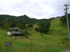 山田牧場にやってきました。
この日宿泊予定の満山荘まではすぐの場所です。
こちらで 時間調整します。
