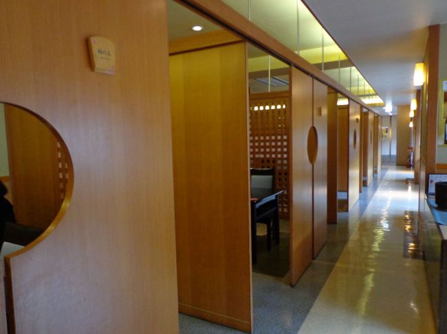 奥のほうには、半個室もあります。ここなら夜に食べにきても良さそう。