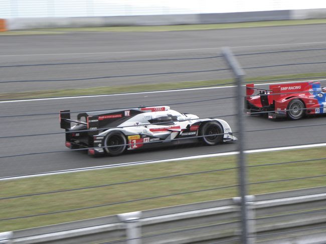 オーバルコースのような迫力です。