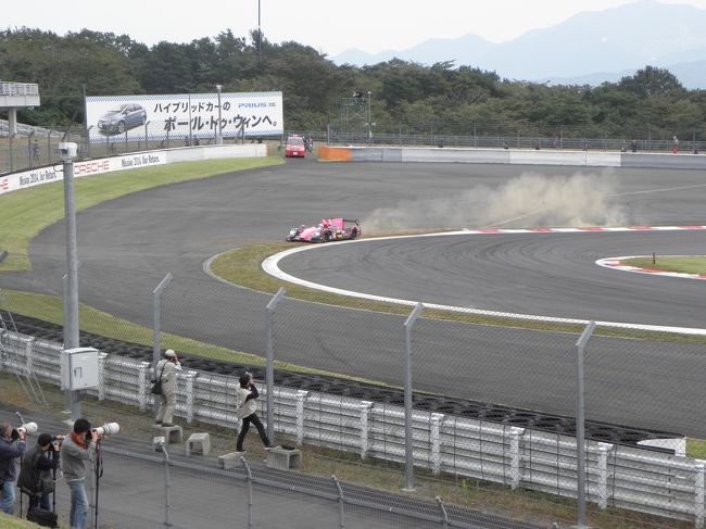 シケインから１３コーナー、プリウスコーナー、最終コーナーと続くつづら折りセクションです。<br /><br />プリウスコーナーに来ました。<br /><br />あのマシンはちょっとコースアウト。