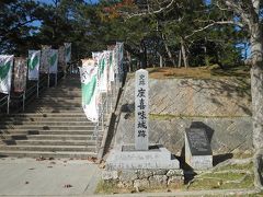バス停から10分程で、入口に到着しました。この手前には広い駐車場もあります。