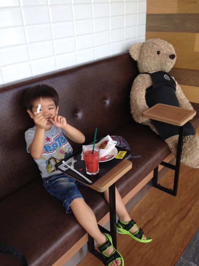 空港のクマ。好きなんだってw