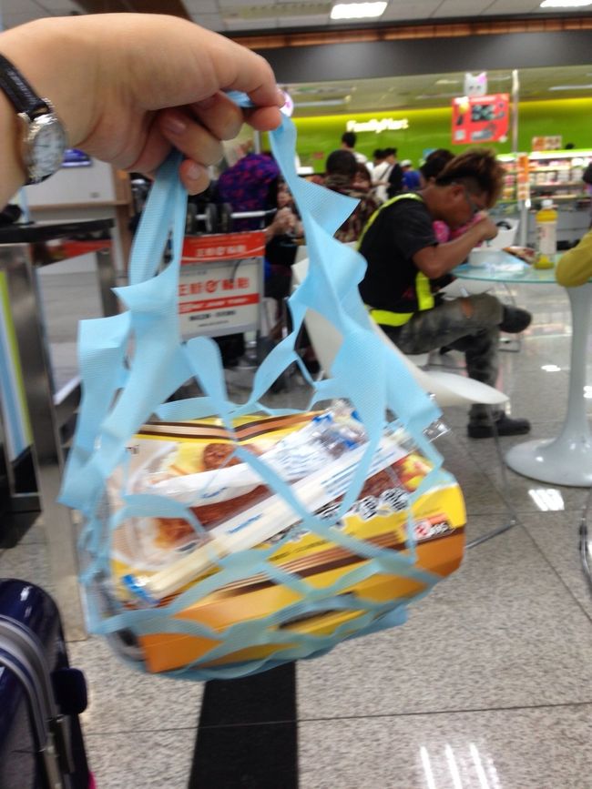 ファミマで弁当買いました。