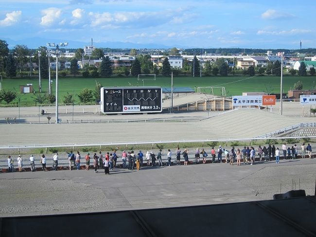 ⑤旧アナウンス室にいれてもらうことができました。競馬場が一望できる、特等席でした。