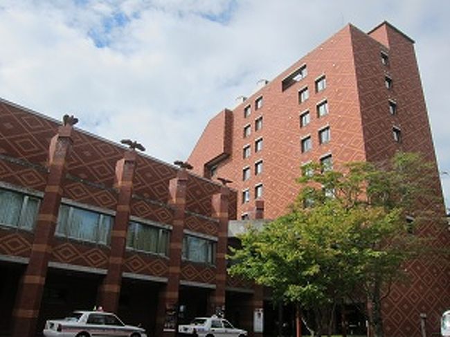 トマムをあとにし、4日目の目的地・帯広へ向かいました。<br />まずは宿泊先に早めのチェックイン。<br />この日の宿は帯広の「北海道ホテル」さん。<br />世界最大の旅行サイト口コミサイトの【100年以上の老舗宿】トップ20の中で<br />第6位にランキングされているホテルです。<br />世界的に希少なモール温泉もあります。