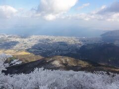 手前には樹氷が。九州で樹氷を見られるなんて、予想していませんでした。