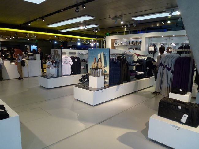 お土産買いあさりました