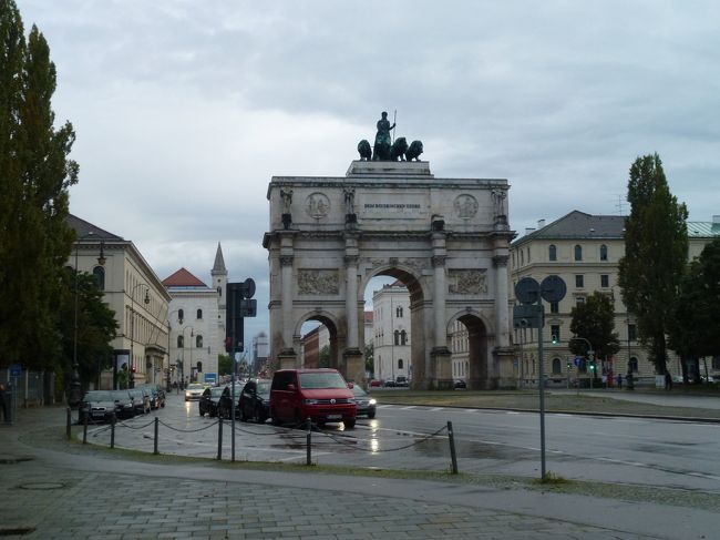 せっかくなので次の日に行くレジデンツの下見。<br />勝利の門